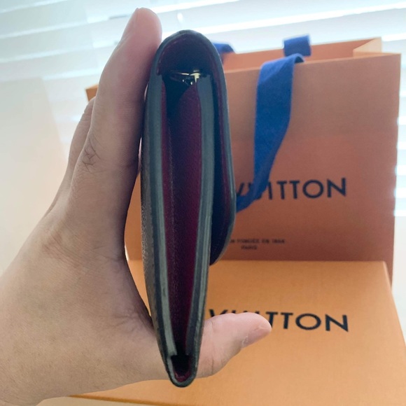 LV Emilie Wallet πΊπΊπΊ - Picture 5 of 12